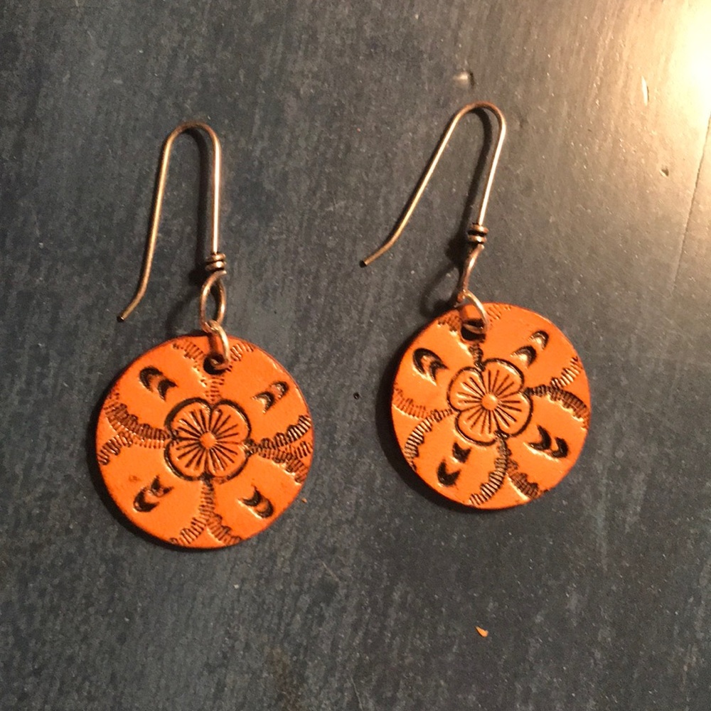 Tooled vegetan earrings. Tan/brown stamps. NEW